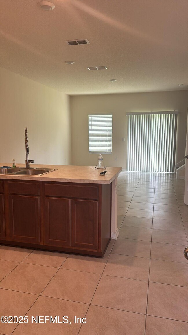 Building Photo - 9607 Mira Loma Dr