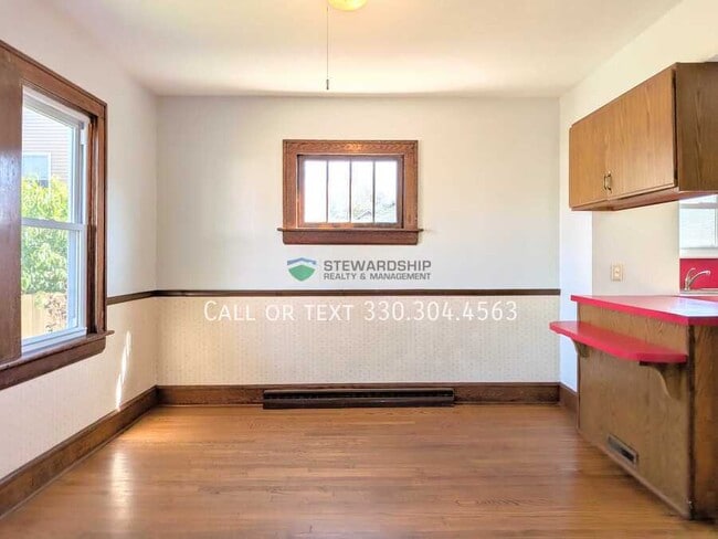 Primary Photo - 654 E Glenwood Ave