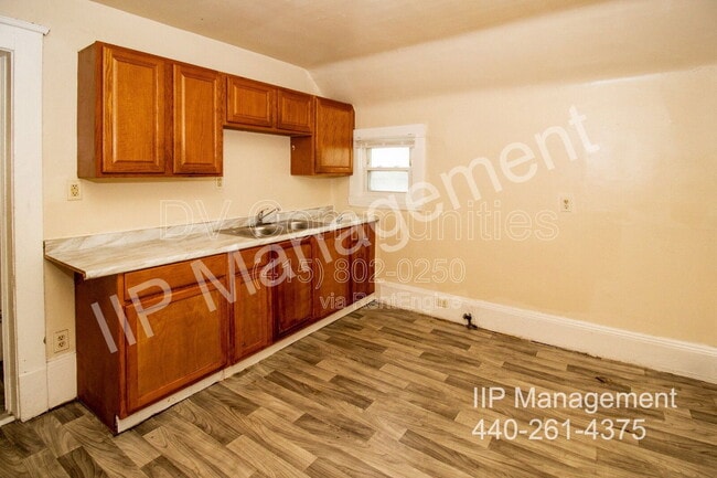 Building Photo - 2142 W 105th St