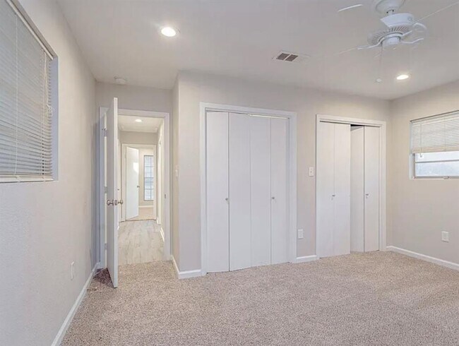 Building Photo - 1009 Alden Dr