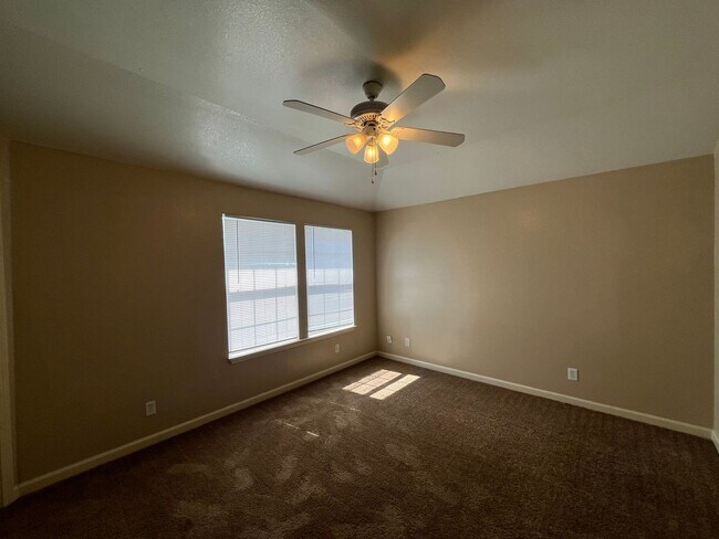Building Photo - 5202 Fountain Lake Dr