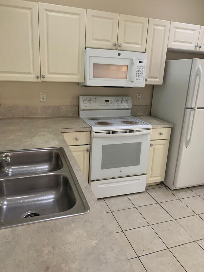 Building Photo - 1966 Freeport Dr