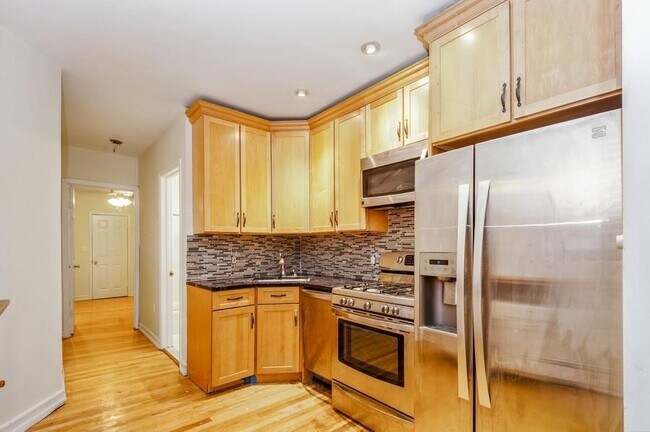 Building Photo - 207 14th St