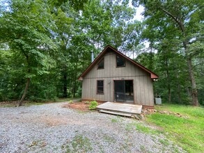 Building Photo - 2 Bed/1 Bath Cottage in Private Area