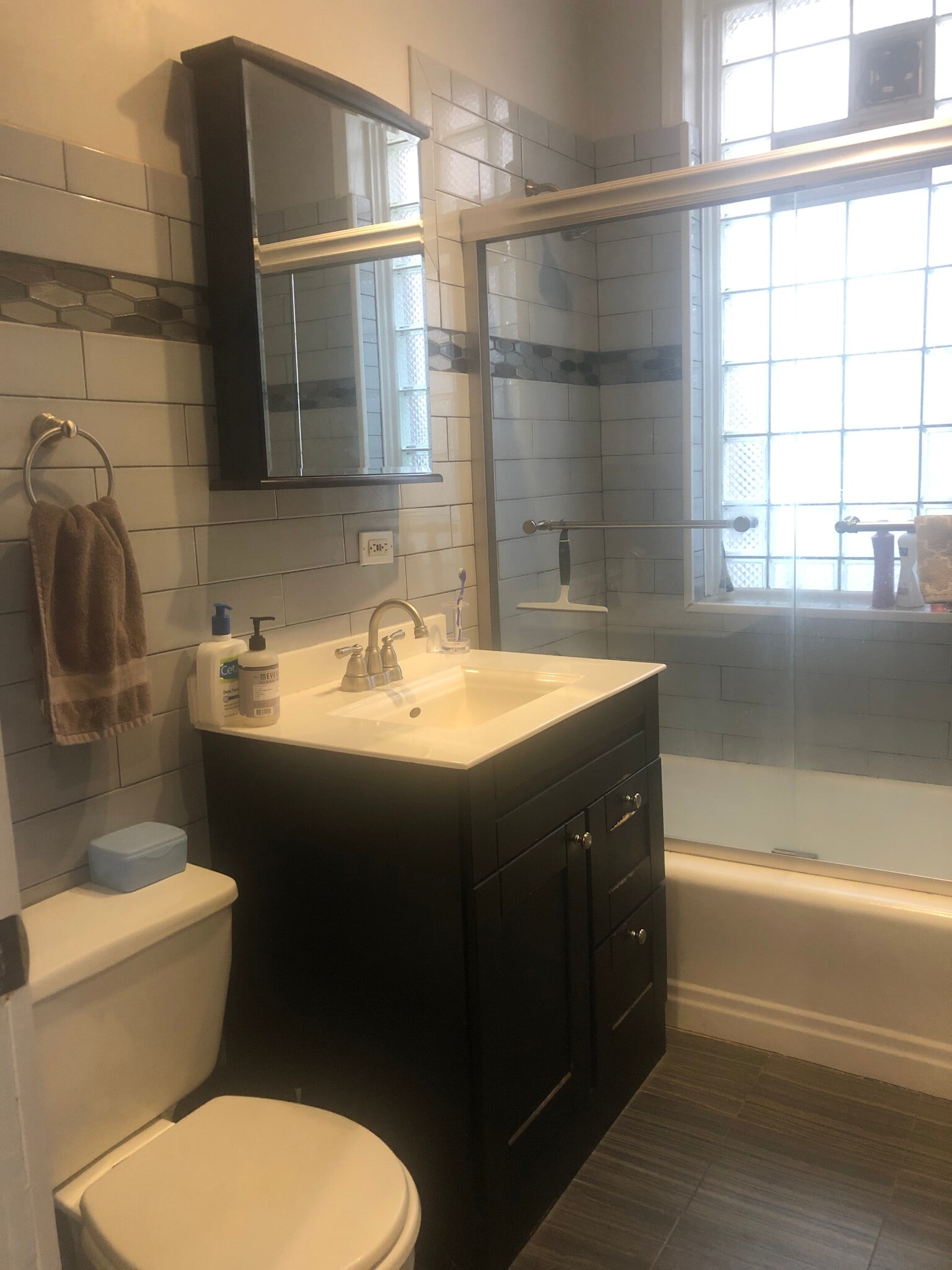 Bathroom - 1409 N Maplewood Ave