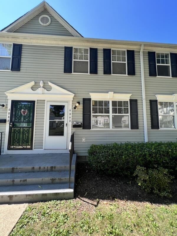 Building Photo - 2 bedroom townhome ready for move in