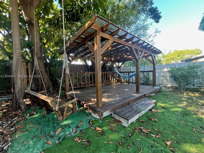 Building Photo - 16805 SW 109th Ct