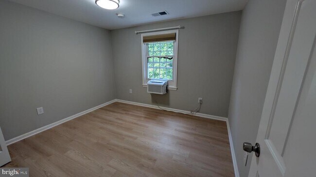 Building Photo - 5813 Shana Pl