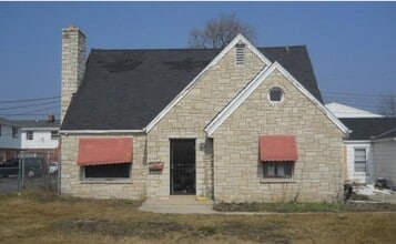 Building Photo - 8902 W Silver Spring Dr