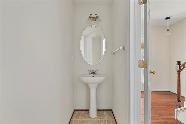 Building Photo - 570 Abbey Village Cir
