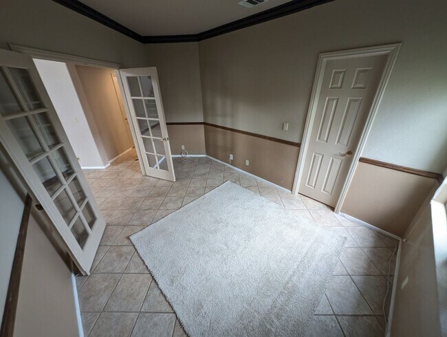 Building Photo - 2704 N Ontario Dr