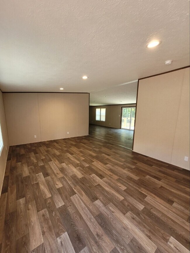Building Photo - Now PRE Leasing-accepting applications-Hart County - Hartwell, Ga. –Four Bedroom and Two Bathroom...