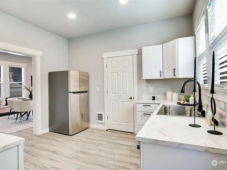 Building Photo - 640 N Anderson St