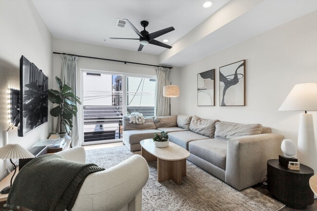 Building Photo - 3221 W Conejos Pl