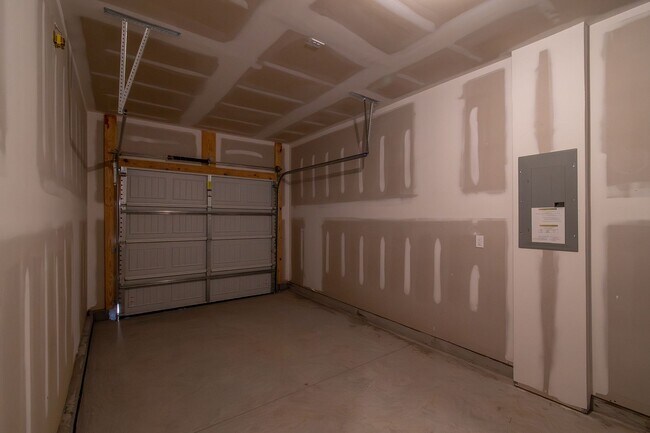 Building Photo - Beautiful Brand New 3 Bedroom 2.5 Bath Townhome in Hickory Glen!