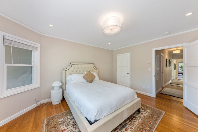 Building Photo - 2255 Beach St