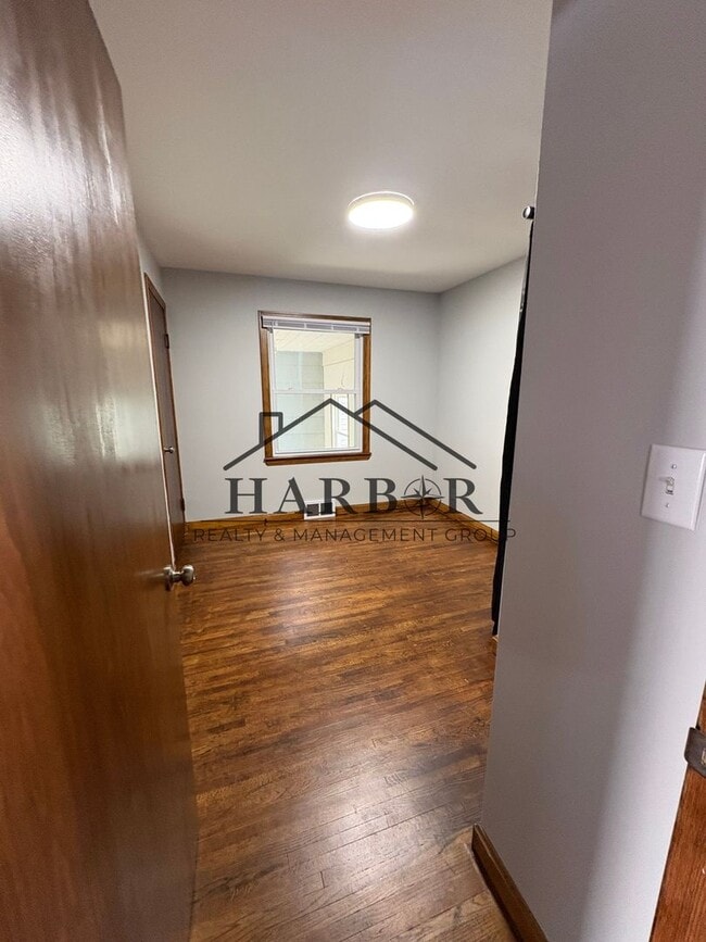 Building Photo - 1/2 Off first full month of rent!