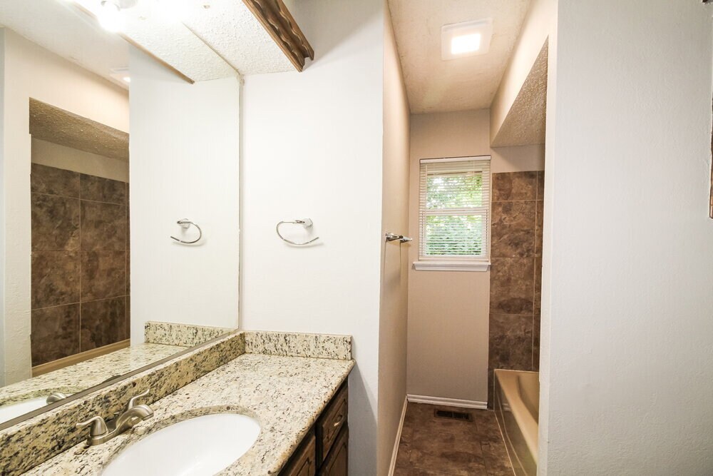 Building Photo - 829 Turtle Creek Rd