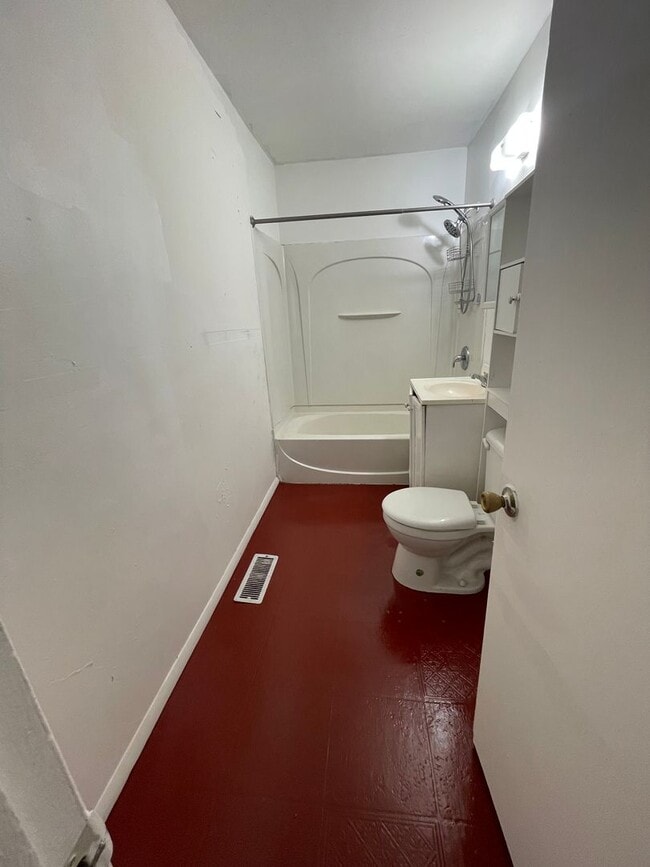 Building Photo - Darling 2 Bedroom in Nice Quiet Area