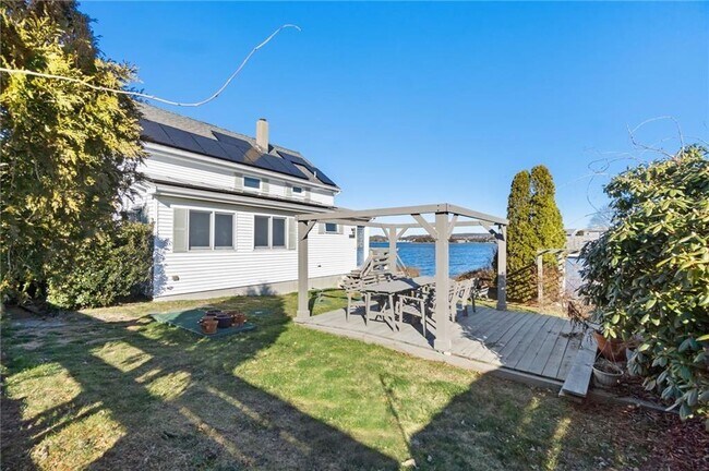 Building Photo - 15 Cedar Ave