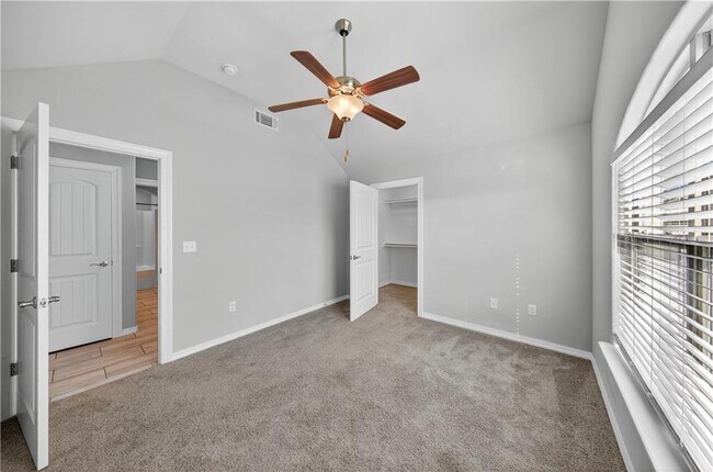 Building Photo - 1000 Tulip St