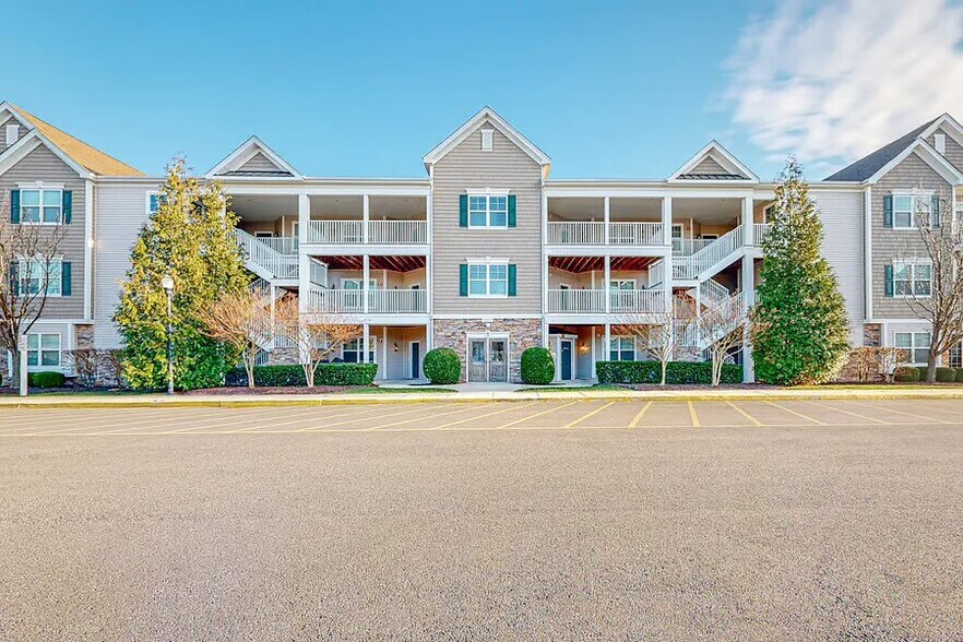Building Photo - 20013 Newry Dr
