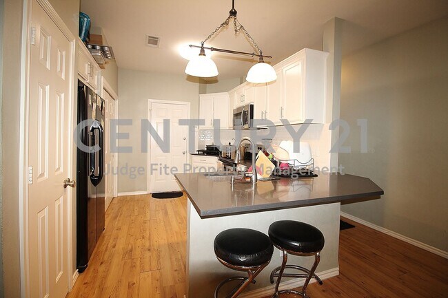 Building Photo - Beautiful 3/2/2 in Euless For Rent!