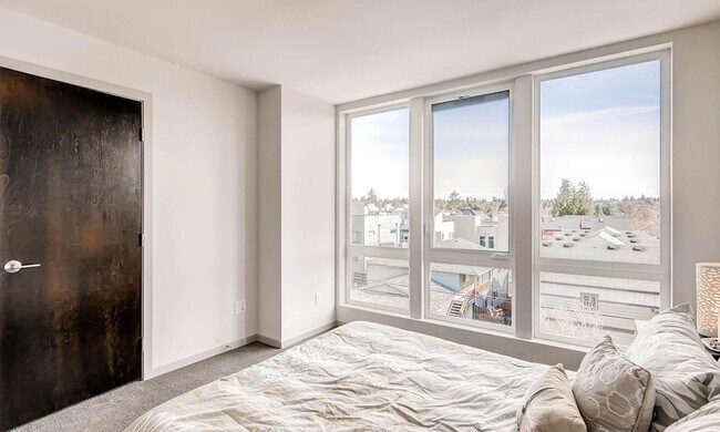 Building Photo - Ballard Townhouse