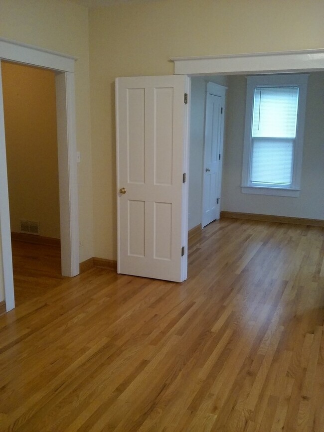 Building Photo - 407 S Hough St