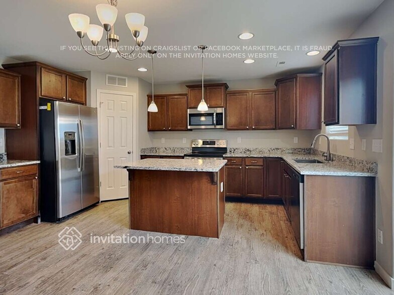 Building Photo - 4059 Creek Legend View