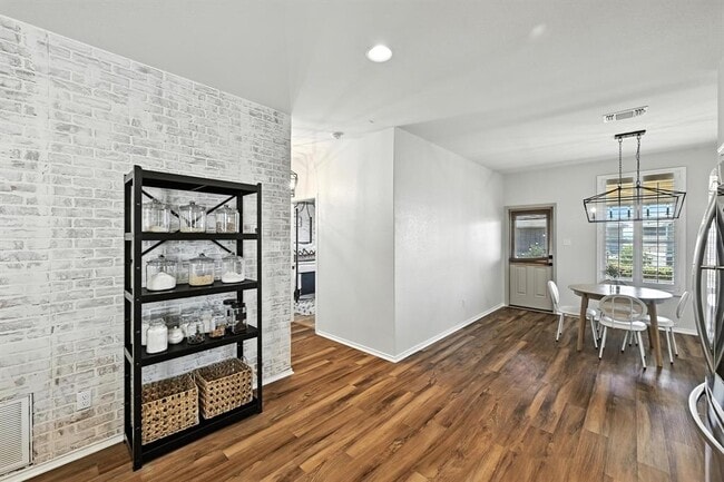 Building Photo - 126 Silktassel Way