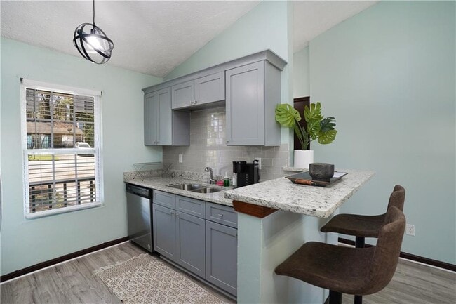 Building Photo - 5444 Glen Haven Dr