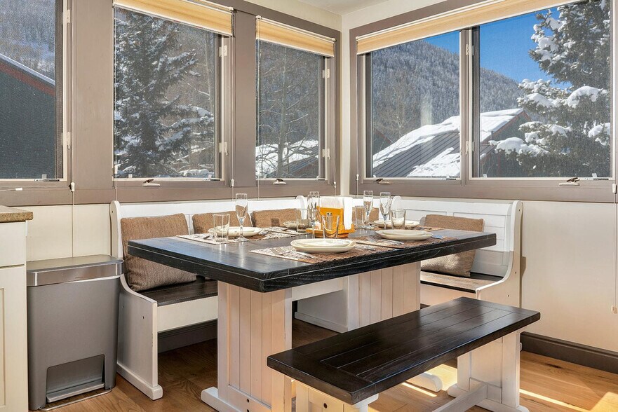 Building Photo - 747 W Pacific Ave