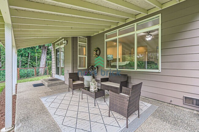 Building Photo - A beautiful 3 bedrooms and 2.5 bathrooms h...