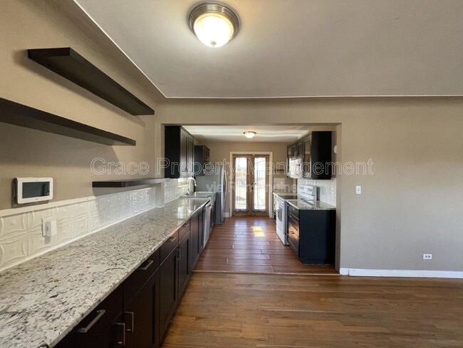 Building Photo - 2955 N Quebec St