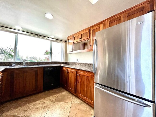Building Photo - Stunning 3 Bed/3.5 Bath with Panoramic Views!