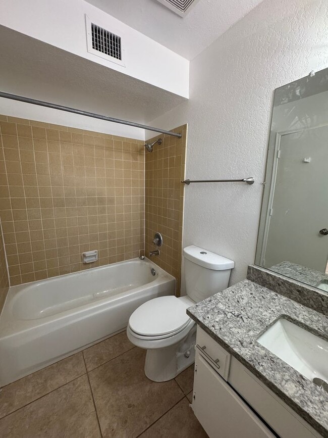 Building Photo - Beautiful small community has a one bedroo...