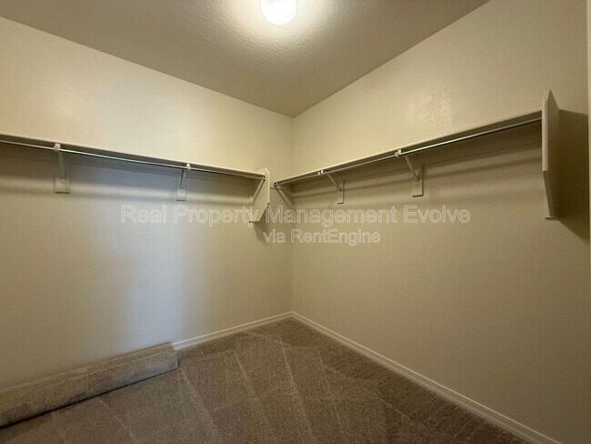 Building Photo - 5811 N 88th Ln