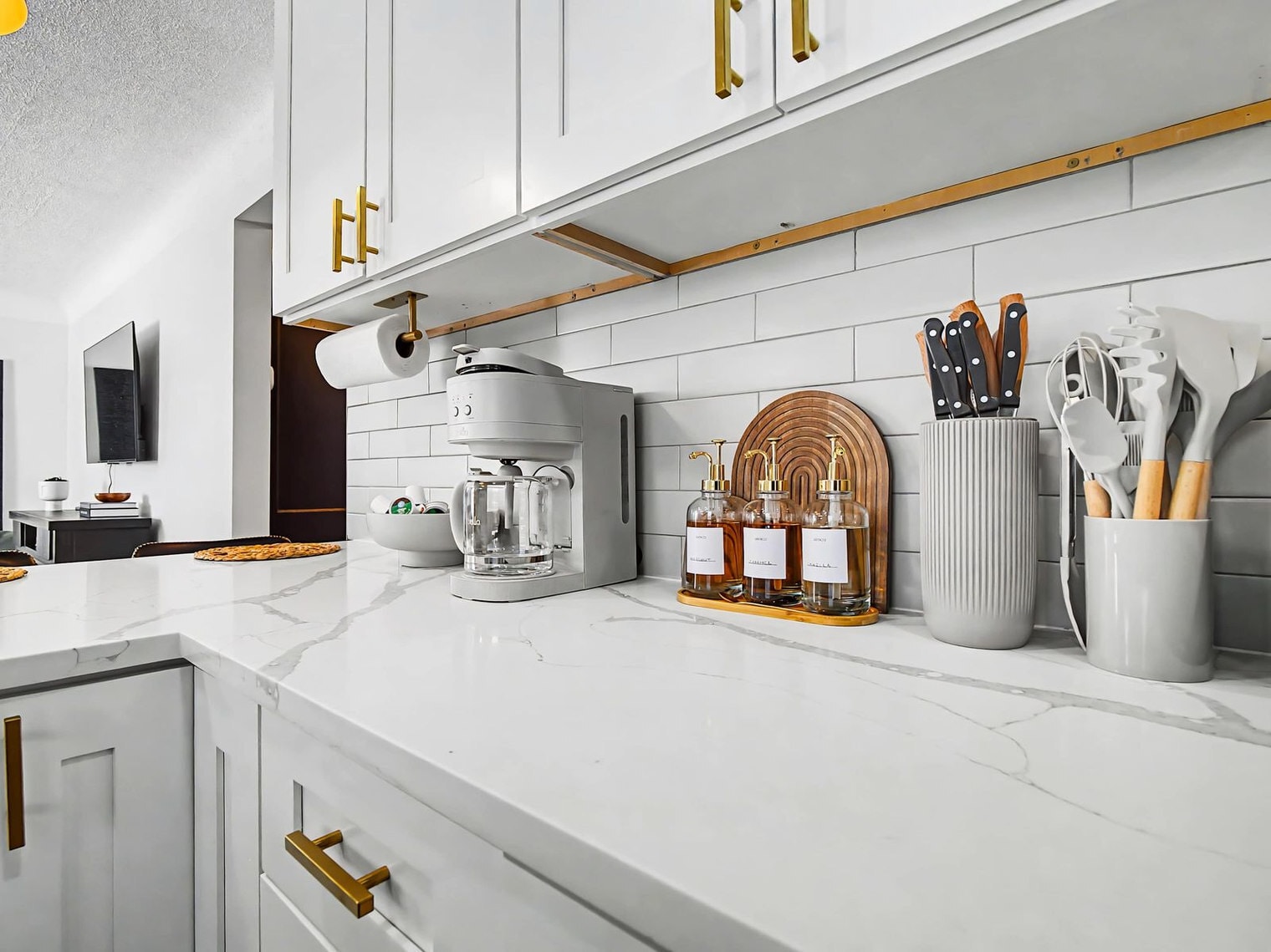 Building Photo - 5252 W 45th St