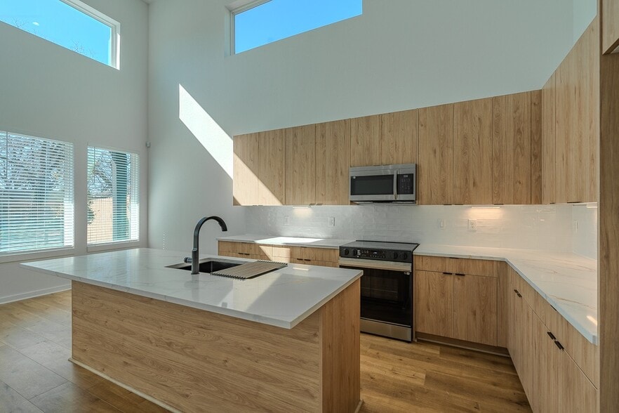 Building Photo - 5029 Van Fleet St