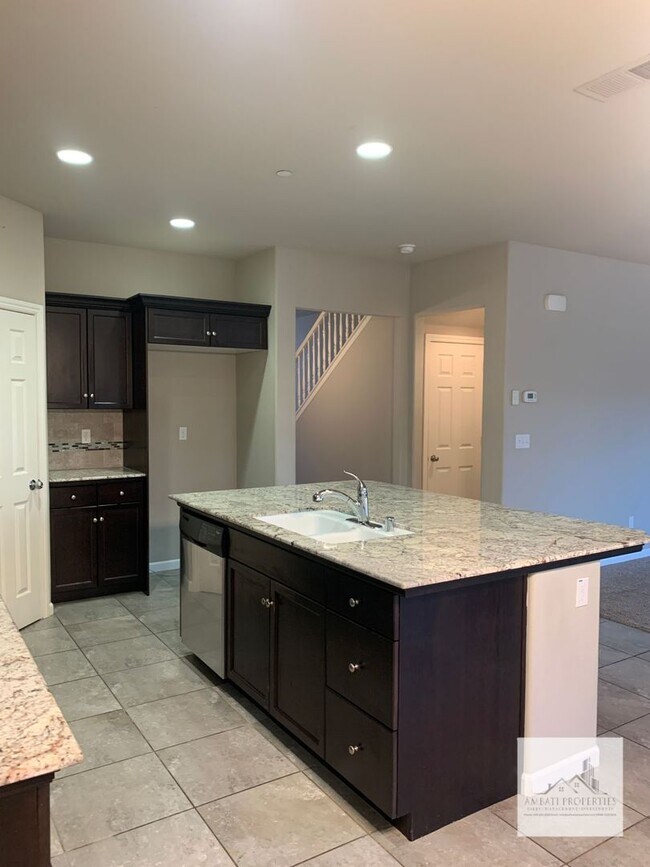 Building Photo - Spacious 4 Bedroom 3 Bath Home in Harlan R...
