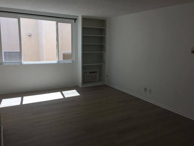 Building Photo - 630 E Orange Grove Ave