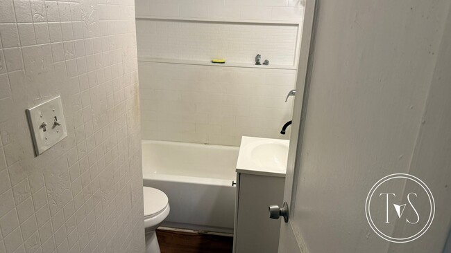 Building Photo - 1014 Shawnee St