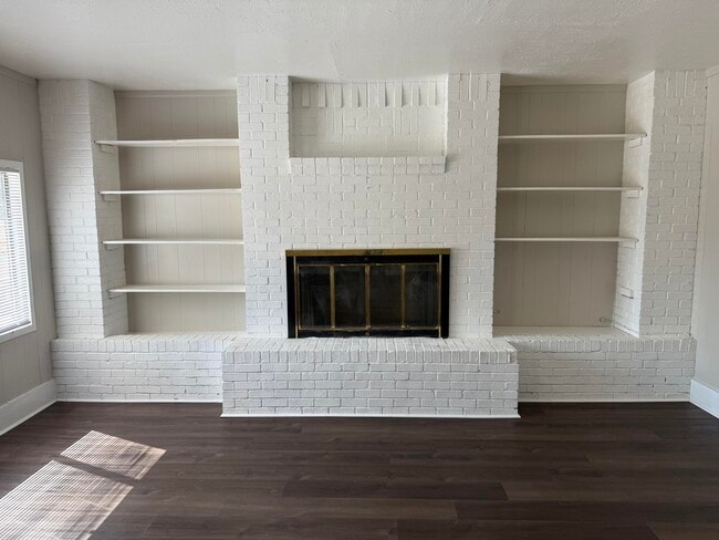 Building Photo - 1404 Chaco Ave