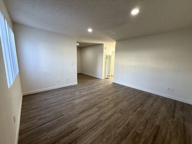 Building Photo - 123 W Olive Dr