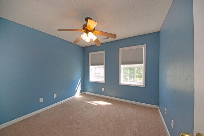 Building Photo - 1112 Huff Dr