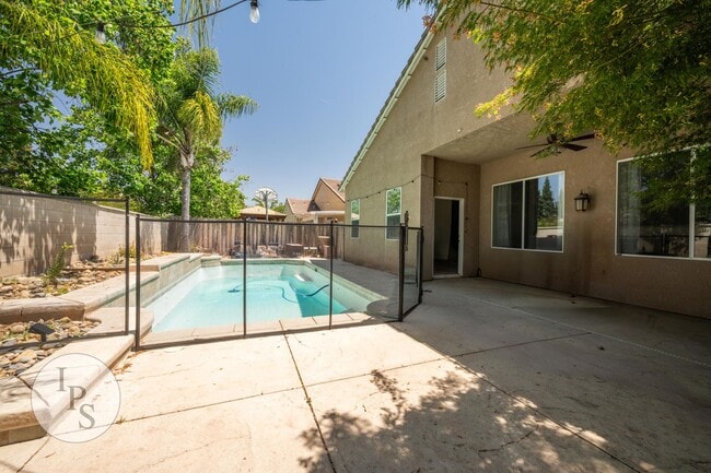 Building Photo - Charming 4BR/2BA Home in the Heart of Clovis Unified!
