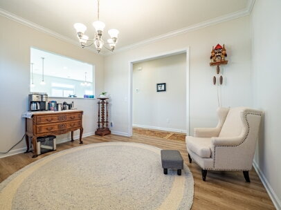 Building Photo - HUGE Owner's Suite!
