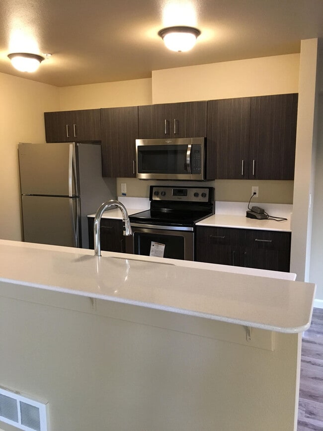 Building Photo - Apartment near downtown Hillsboro