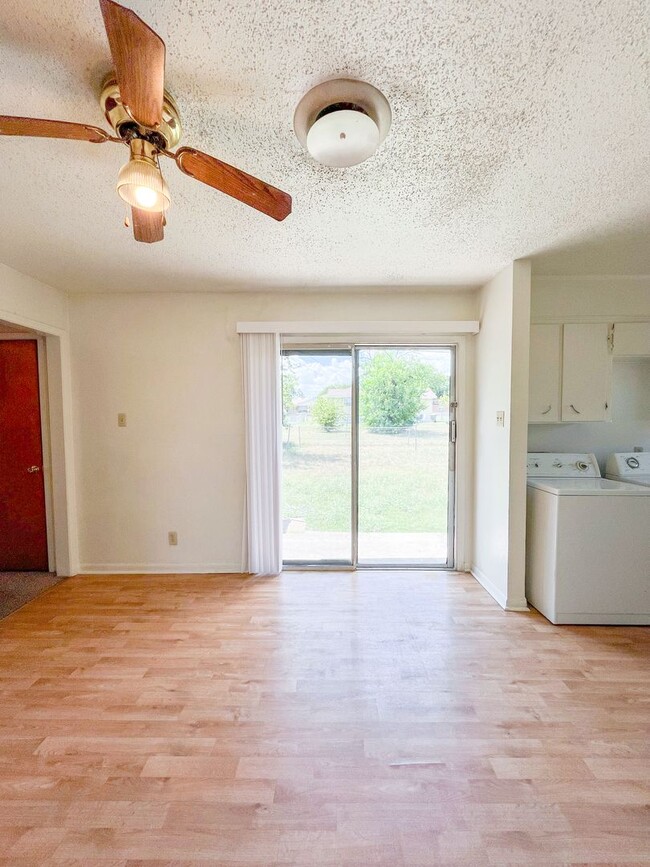 Building Photo - Available NOW!!!! Gorgeous 3 bedroom, 1 ba...